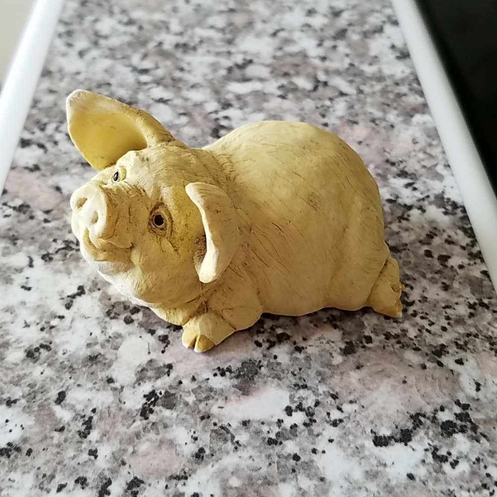Happy Yellow Pig Figurine - 2000 Sealmark - Picture 1 of 4